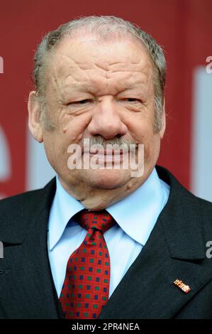 Monaco, Germania. 15th maggio, 2009. FOTO DI ARCHIVIO: 5 anni fa, il 2nd mer 2018, Wolfgang VOELZ morto, Wolfgang VOELZ, GER, attore, verticale. Premio TV bavarese 2009-tappeto rosso, tappeto rosso, 15.05.2009. ? Credit: dpa/Alamy Live News Foto Stock