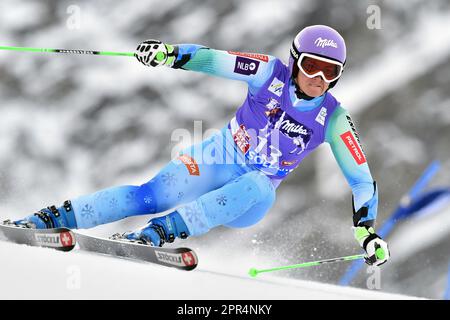 FOTO DI ARCHIVIO: Labirinto di Tina compie 40 anni il 2 maggio 2023, LABIRINTO di Tina (SLO), slalom gigante femminile, azione, azione singola, immagine singola, ritaglio, ripresa a tutto corpo, figura intera. Sci alpino, Rettenbachferner, ghiacciaio di Oetztal, ghiacciaio di Rettenbach, Soelden, Austria, il 10/25/2014. Stagione 2014/2015, 14/15. ? Foto Stock