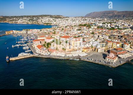 Vista aerea del moderno porto turistico del porto veneziano di la Canea, Creta, Greeece Foto Stock