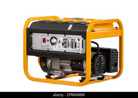 Generatore elettrico portatile giallo isolato su bianco per energia di riserva Foto Stock