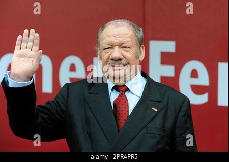 Monaco, Germania. 15th maggio, 2009. FOTO DI ARCHIVIO: 5 anni fa, il 2nd mer 2018, Wolfgang VOELZ morto, Wolfgang VOELZ, GER, attore, verticale. Premio TV bavarese 2009-tappeto rosso, tappeto rosso, 15.05.2009. ? Credit: dpa/Alamy Live News Foto Stock