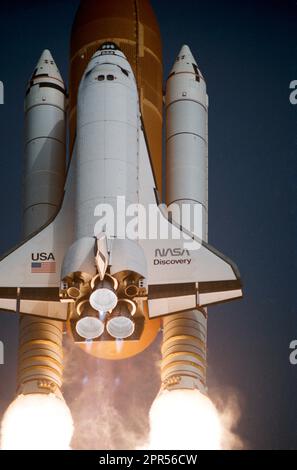 Il 17 giugno 1985, la missione STS-51 G di Space Shuttle Discovery è stata lanciata in una missione Comsat. Ha implementato tre satelliti di comunicazione. La missione durò poco più di sette giorni. Foto Stock