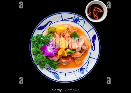 Manzo fritto satay con pepe in stile vietnamita per un menu Foto Stock