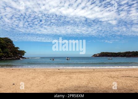 Bella baia appartata lungo la costa del Pacifico in Messico. Foto Stock