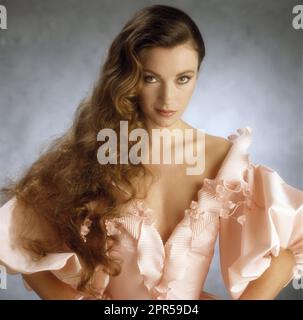 Studio ritratto dell'attrice Jane Seymour fotografato a Londra nel 1985 Foto Stock