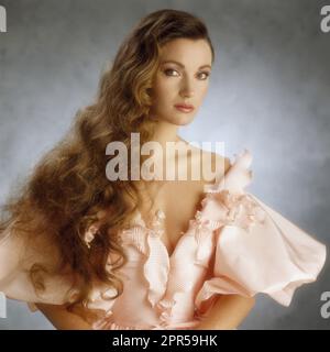 Studio ritratto dell'attrice Jane Seymour fotografato a Londra nel 1985 Foto Stock