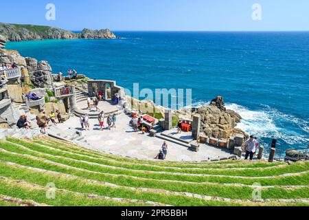 Minack Theatre, Porthcurno Bay, Porthcurno, Cornwall, England, Regno Unito Foto Stock