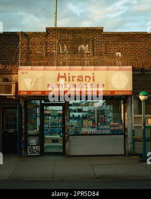 Hirani News e Smoke Shop ad Astoria, Queens, New York Foto Stock