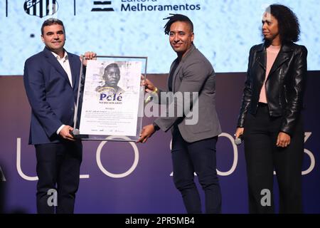 26 aprile 2023, Sao Paulo, Sao Paulo, Brasile: (SPO) Sports Summit Sao Paulo 2023 sul Tributo a Pele. 26 aprile 2023, Sao Paulo, Brasile: Pele è reso ufficiale come una voce nel dizionario Michaelis. Il Re del calcio comparirà nelle versioni digitali e stampate del dizionario portoghese, in un tributo ufficiale ed è anche immortalato in portoghese. Michaelis ha già inserito il nome del Re del Calcio come voce nella sua edizione digitale - la spiegazione sarà anche nelle prossime versioni stampate del dizionario, il Mercoledì (26) al Summ Sport Foto Stock