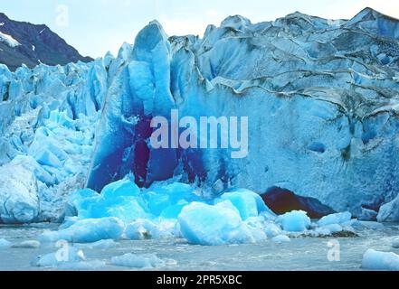Ghiaccio appena esposto su un ghiacciaio Foto Stock