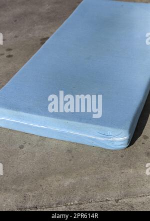 Materassi nella spazzatura Foto Stock