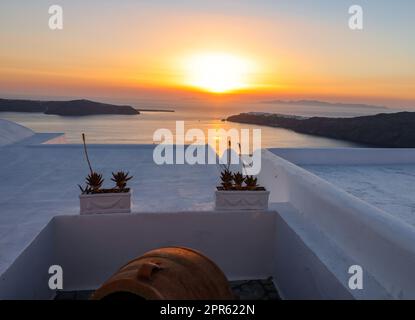 Tramonto su Santorini come visto da Imerovigli. CICLADI, Grecia Foto Stock