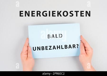 I prezzi dell'energia presto inaccessibili si stanno diffondendo sulla carta in lingua tedesca, aumentando i prezzi, le spese di vita elevate, i costi del gas e dell'elettricità, l'inflazione Foto Stock