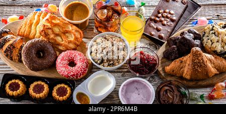 Prodotti alimentari contenenti una quantità significativa di zucchero Foto Stock