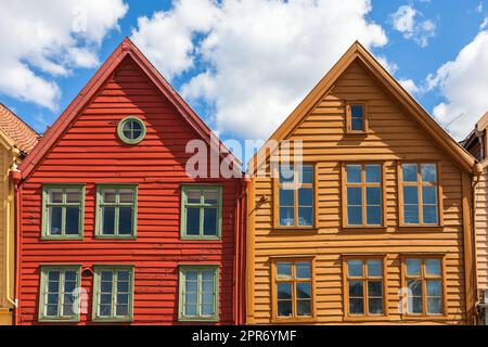 Vecchia casa timpano a Bryggen a Bergen in Norvegia Foto Stock