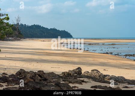 Spiaggia sabbiosa di Ko Phayam Foto Stock