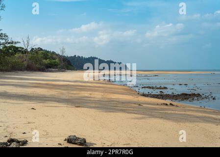 Spiaggia sabbiosa di Ko Phayam Foto Stock