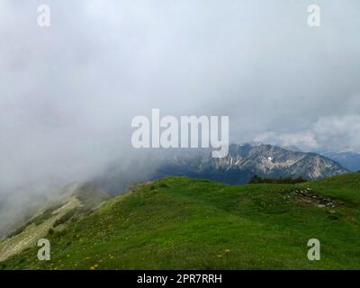Escursione in montagna al monte Notkarspitze, Alpi Ammergau, Germania Foto Stock