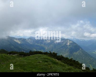 Escursione in montagna al monte Notkarspitze, Alpi Ammergau, Germania Foto Stock