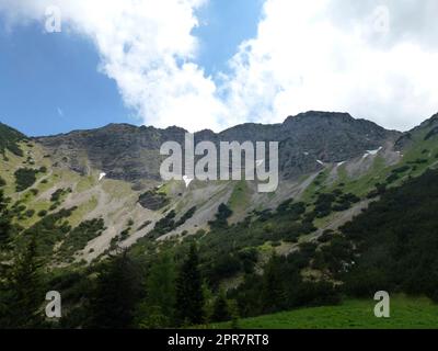 Escursione in montagna al monte Notkarspitze, Alpi Ammergau, Germania Foto Stock
