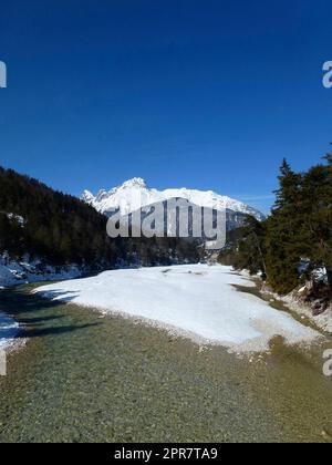 Escursione invernale al monte Pleisenspitze, Tirolo, Austria Foto Stock