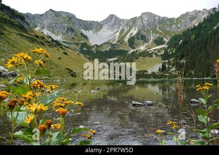 Lago Soiernsee sul monte Soiernspitze, Baviera, Germania Foto Stock