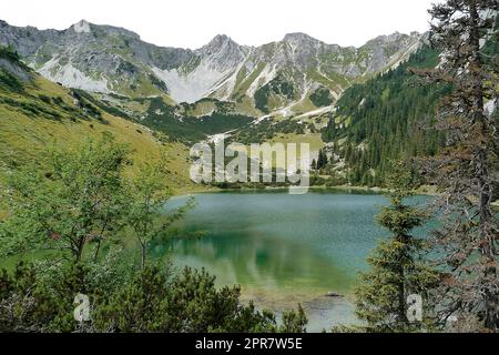 Lago Soiernsee sul monte Soiernspitze, Baviera, Germania Foto Stock