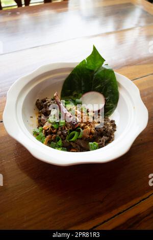 Piccante tailandese di carne macinata di maiale insalata Foto Stock