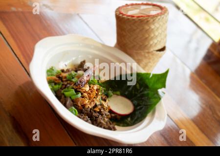 Piccante tailandese di carne macinata di maiale insalata Foto Stock