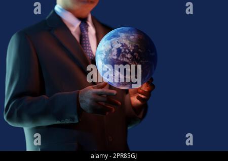 3D Illustrazione. 3D rendering , businessman detiene il mondo , concetto, business viral marketing Foto Stock