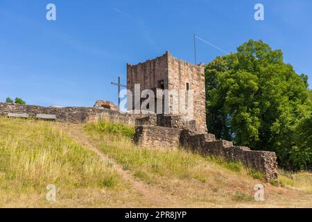 Castello Ruin Wartenberg nei pressi della città tedesca chiamato Bad Salzschlirf Foto Stock