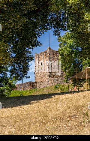 Castello Ruin Wartenberg nei pressi della città tedesca chiamato Bad Salzschlirf Foto Stock