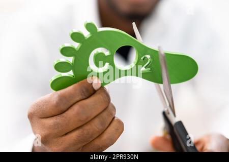 Cartello con impronta di anidride carbonica. Riduzione di CO2 Foto Stock