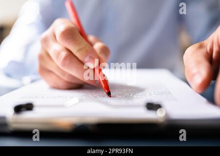 Correzione degli errori ortografici e grammaticali Foto Stock