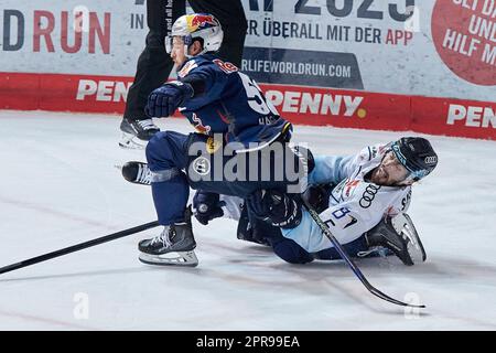 2022/2023 DEL finale gioco #5 | Red Bull München vs ERC Ingolstadt, gioco 5 2023-04-23 a München (Olympia-Eisstadion) Jubelszenen HAGER Patrick (Rosso Foto Stock