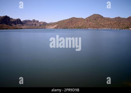 Autunno al lago Saguaro in Arizona Foto Stock