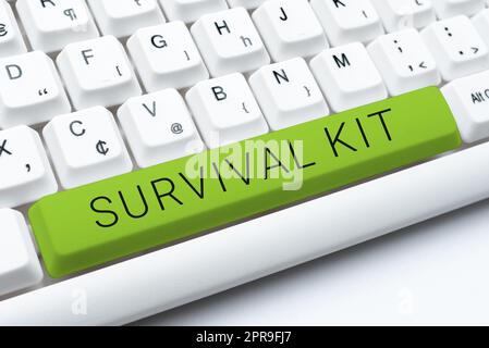 Cartello con la scritta Survival Kit. Business idea apparecchiatura di emergenza raccolta di articoli per aiutare qualcuno -49149 Foto Stock