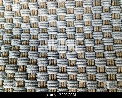 Dettaglio di primo piano su campioni di tessuti e tessuti in diversi colori trovati in un mercato dei tessuti Foto Stock