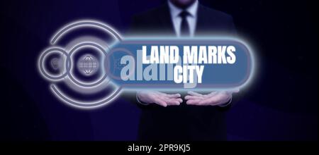 Testo che mostra l'ispirazione Land Marks City. Idea di business architettura importante luoghi nelle città per visitare un uomo d'affari in completo con un blocco note che simboleggia il successo del lavoro di squadra. Foto Stock
