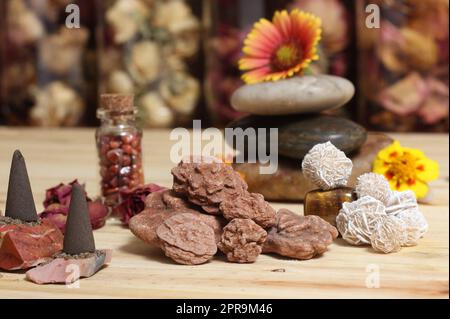 Desert Rose Rocks da Oklahoma sulla Tabella di meditazione Foto Stock