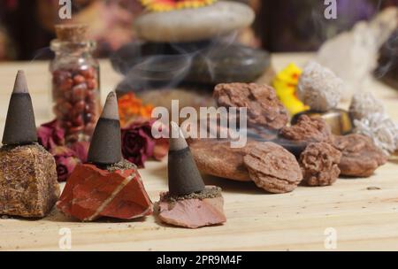 Desert Rose Rocks da Oklahoma sulla Tabella di meditazione Foto Stock