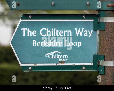 Cartello per il Chiltern Way Berkshire Loop vicino a Henley-on-Thames, Oxfordshire, Inghilterra. Foto Stock