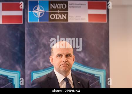 RIGA, LETTONIA. 26th aprile 2023. Angus Lapsley, Segretario Generale aggiunto della NATO per la politica e la pianificazione della difesa , durante IL SIMPOSIO DI RESILIENZA della NATO 2023. Foto Stock