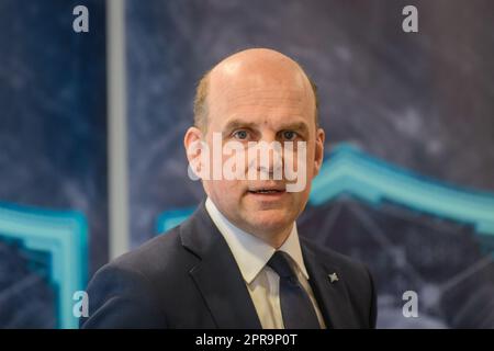 RIGA, LETTONIA. 26th aprile 2023. Angus Lapsley, Segretario Generale aggiunto della NATO per la politica e la pianificazione della difesa , durante IL SIMPOSIO DI RESILIENZA della NATO 2023. Foto Stock