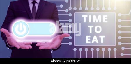 Didascalia concettuale: Tempo di mangiare. Word Written on Right Moment to enjoy a meal lunch Dinner Good food Starving Man showing hands with on Power Button receiving idea and messages. Foto Stock