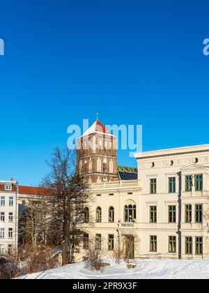 Vista alla chiesa Nikolaikirche a Rostock, Germania Foto Stock