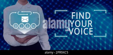 Didascalia concettuale trova la tua voce. Idea aziendale riuscire a esprimersi come scrittrice per parlare donna che tiene un tablet con futuristico Frame e presenta messaggi Crutial. Foto Stock
