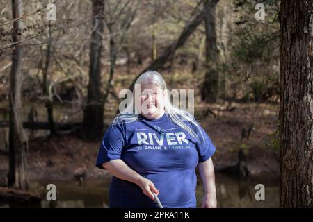 Albino Woman all'aperto Foto Stock