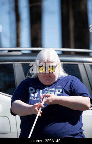 Albino Woman all'aperto Foto Stock