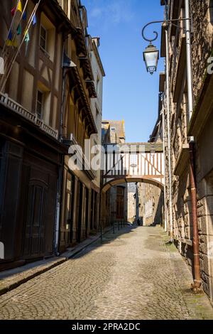 Strada nella città di Saint-Malo, Bretagna, Francia Foto Stock